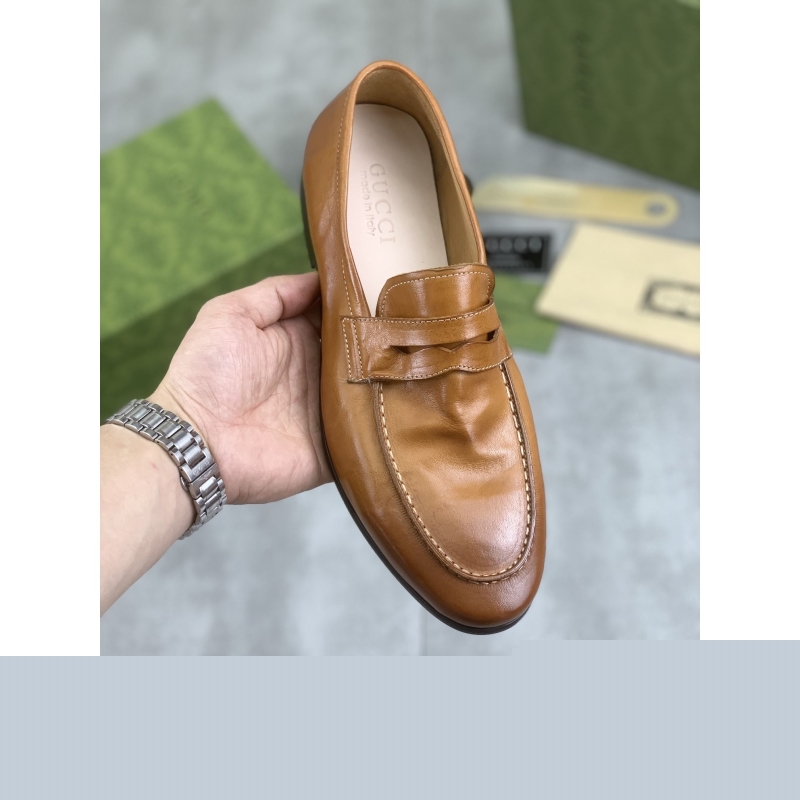 G*u*i leather shoes